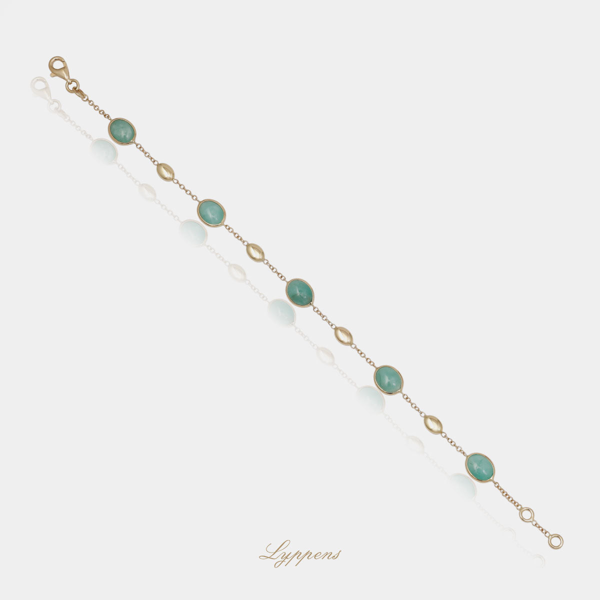 Geelgouden anker schakelarmband gezet met cabochon geslepen smaragd.