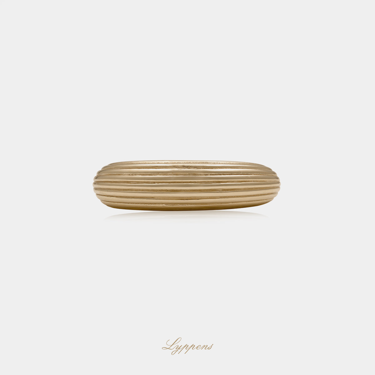 14kt geelgouden ring met horizontale lijnen en elegant verlopende breedte