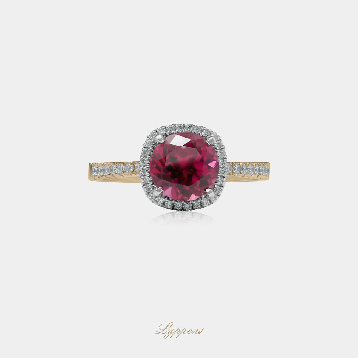 18kt geel- en witgouden entourage ring met rond geslepen rhodoliet en briljant geslepen diamanten 0.22 ct H SI1