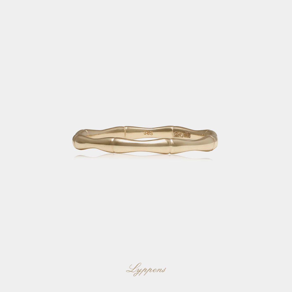 Geelgouden ring met een motief van bamboe.