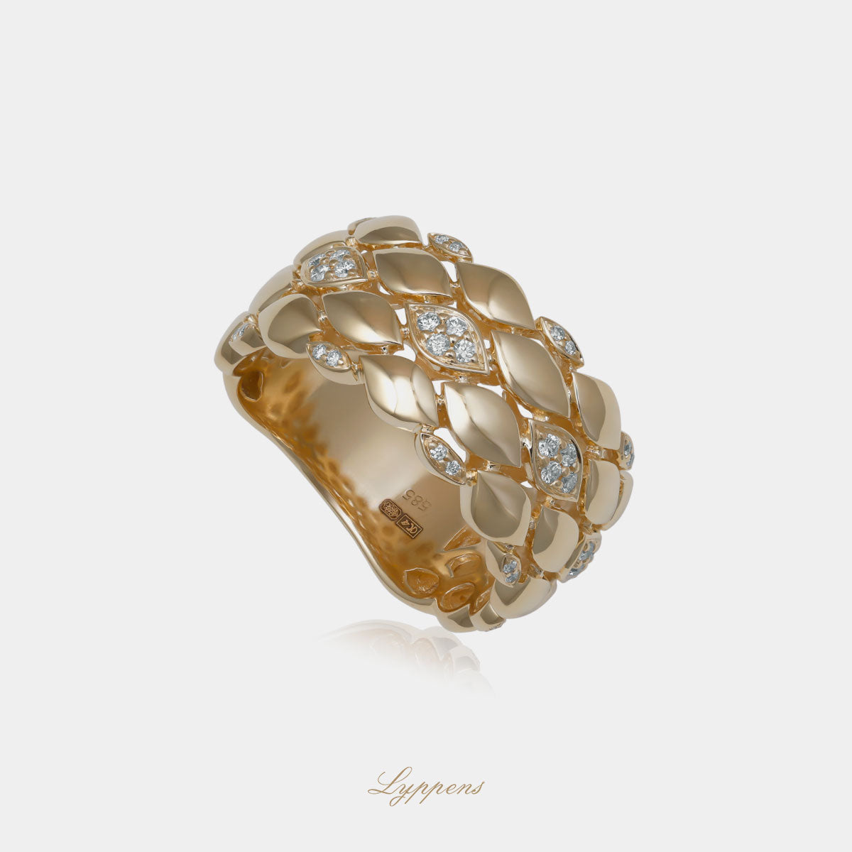Geelgouden brede ring gezet met briljant geslepen diamant.