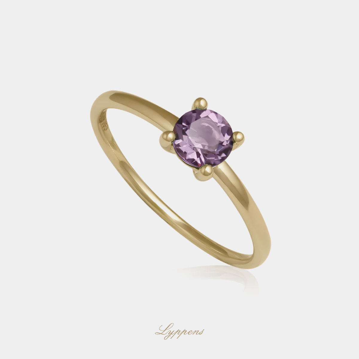 Yellow gold solitaire ring with amethyst
