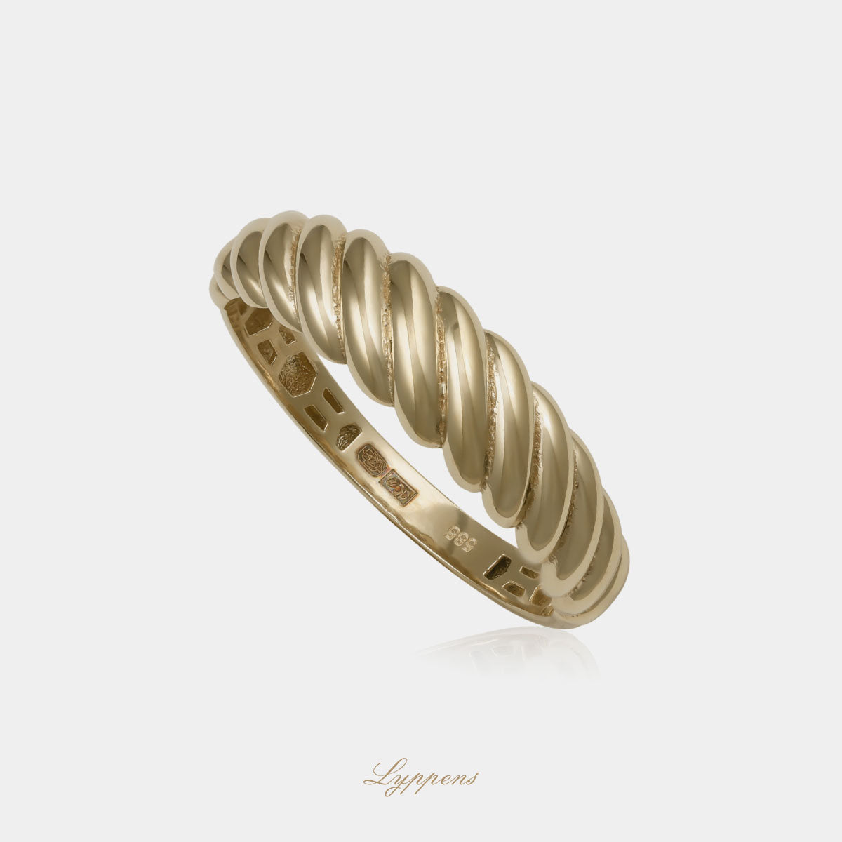 14kt geelgouden gedraaide ring met verloop in breedte, elegant design
