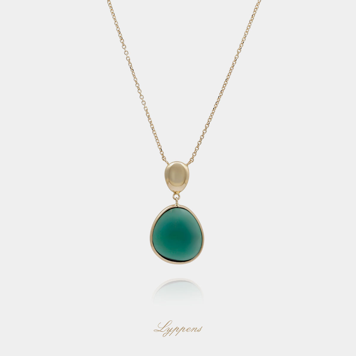 14kt geelgouden anker schakelcollier met cabochon geslepen groene toermalijn.