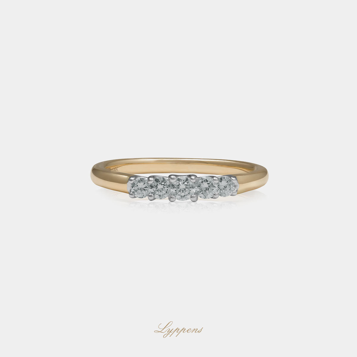 Geel- met witgouden rijring gezet met briljant geslepen diamant.
