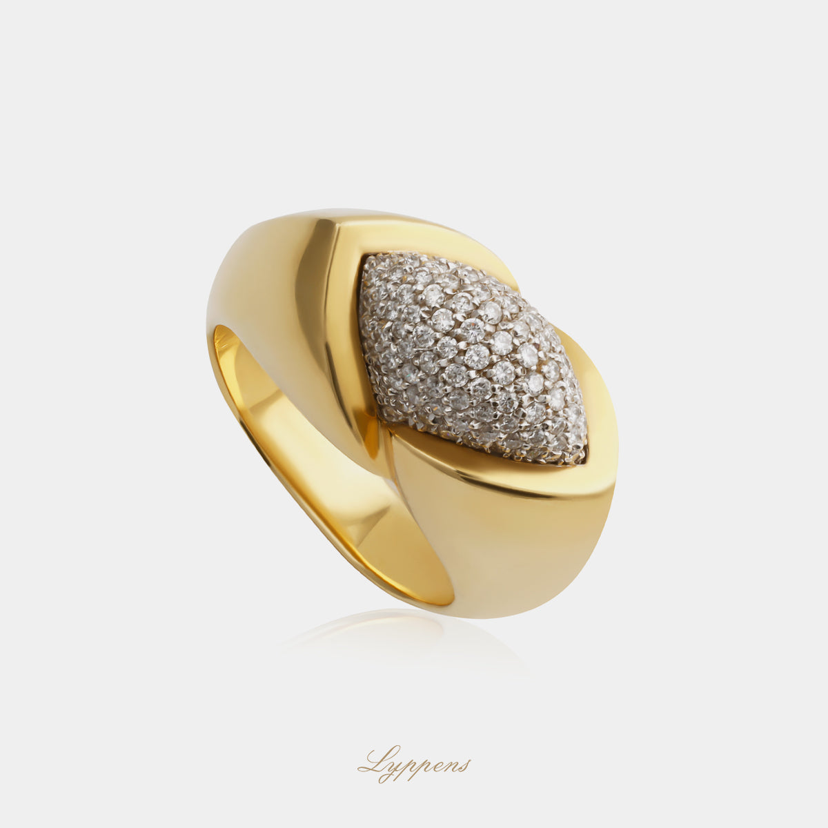 Yellow gold vintage cocktail ring with diamonds
