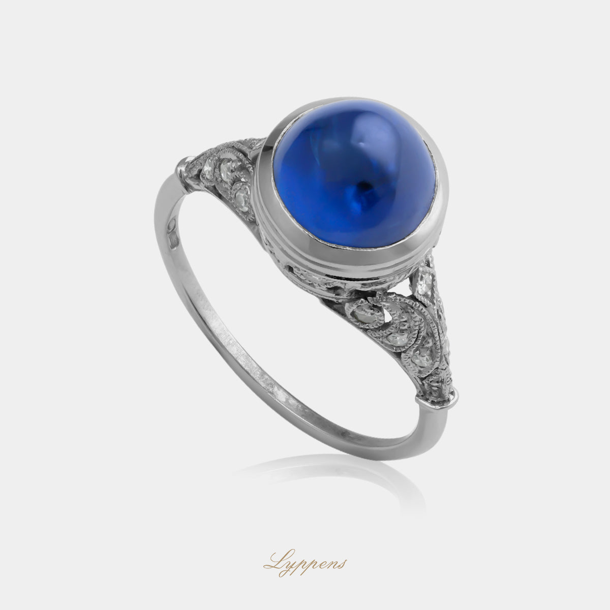 Vintage witgouden platina ring met saffier, diamant en millegrain decoraties
