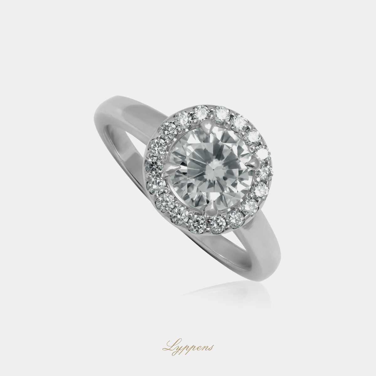 Witgouden entourage ring met briljant geslepen diamanten