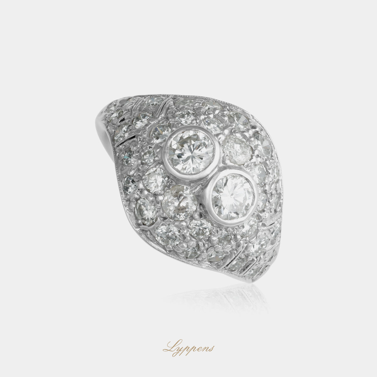 14kt witgouden vintage ring met diamanten en verfijnde millegrain afwerking