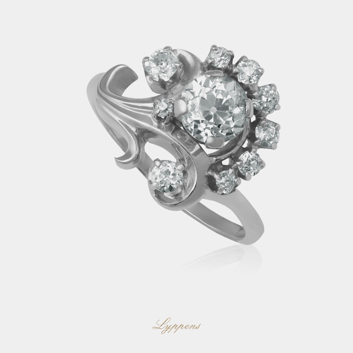 White gold vintage 1950s ring with diamonds