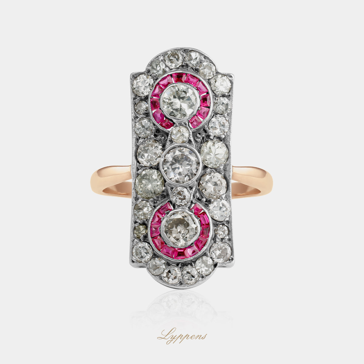 14kt rosé- en witgouden Art Deco prinses ring met oud briljant geslepen diamant en carré geslepen robijn