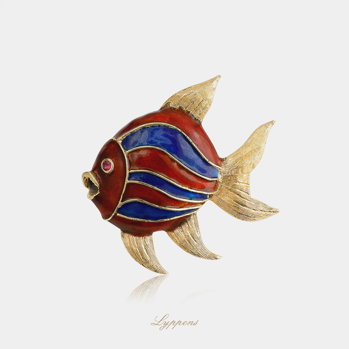 18kt geelgouden vintage vis broche met blauw en rood emaille en robijn oog