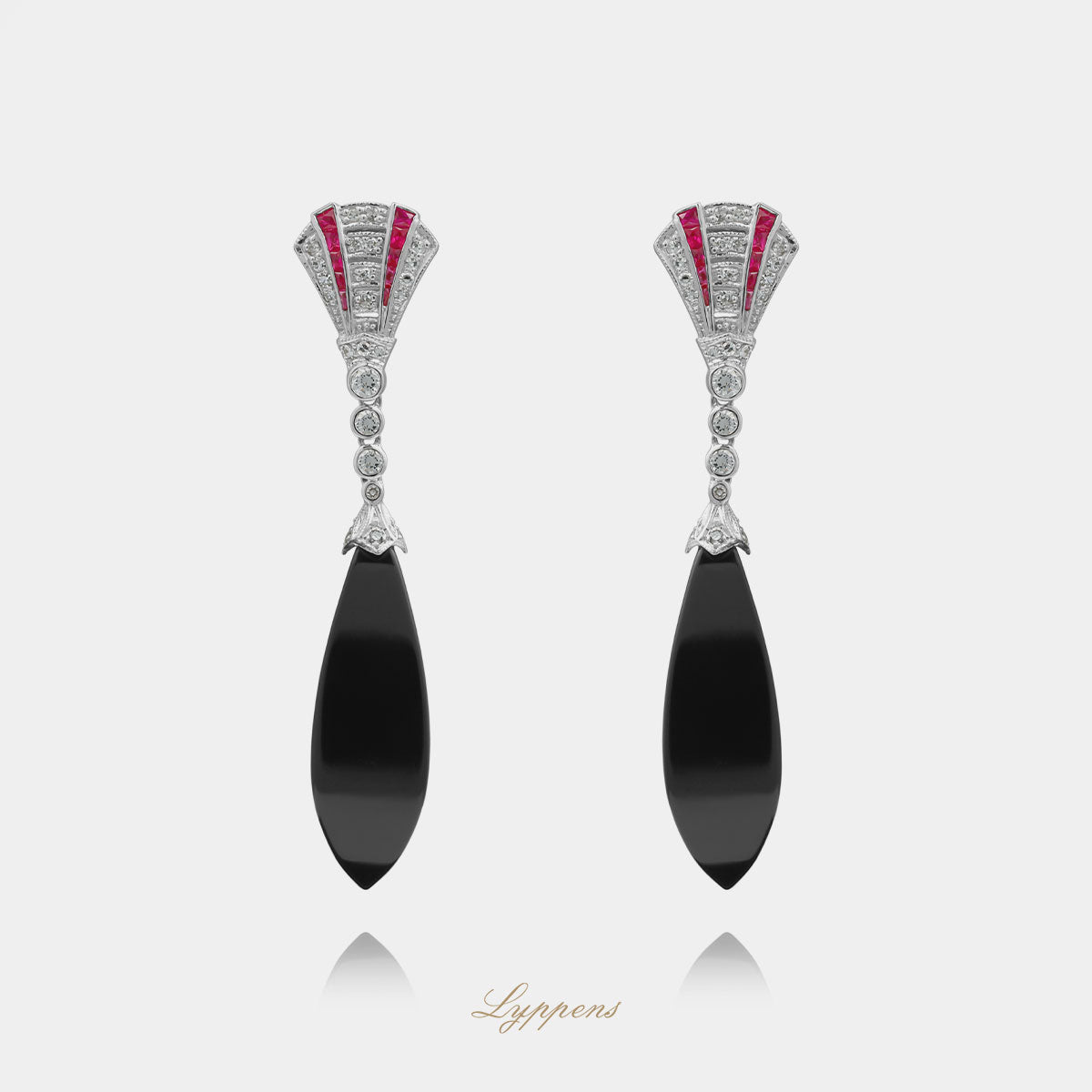 Witgouden vintage oorbellen met robijn, onyx en diamant