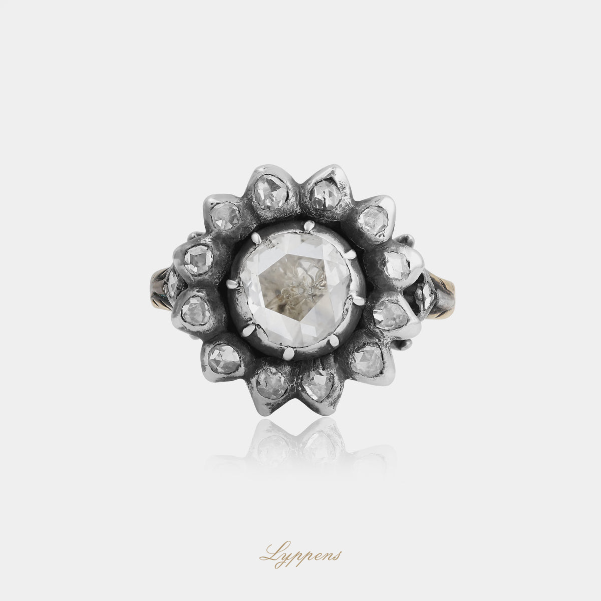 14kt geelgouden antieke entourage ring met roos geslepen diamant ca. 0.85ct en roosdiamant halo