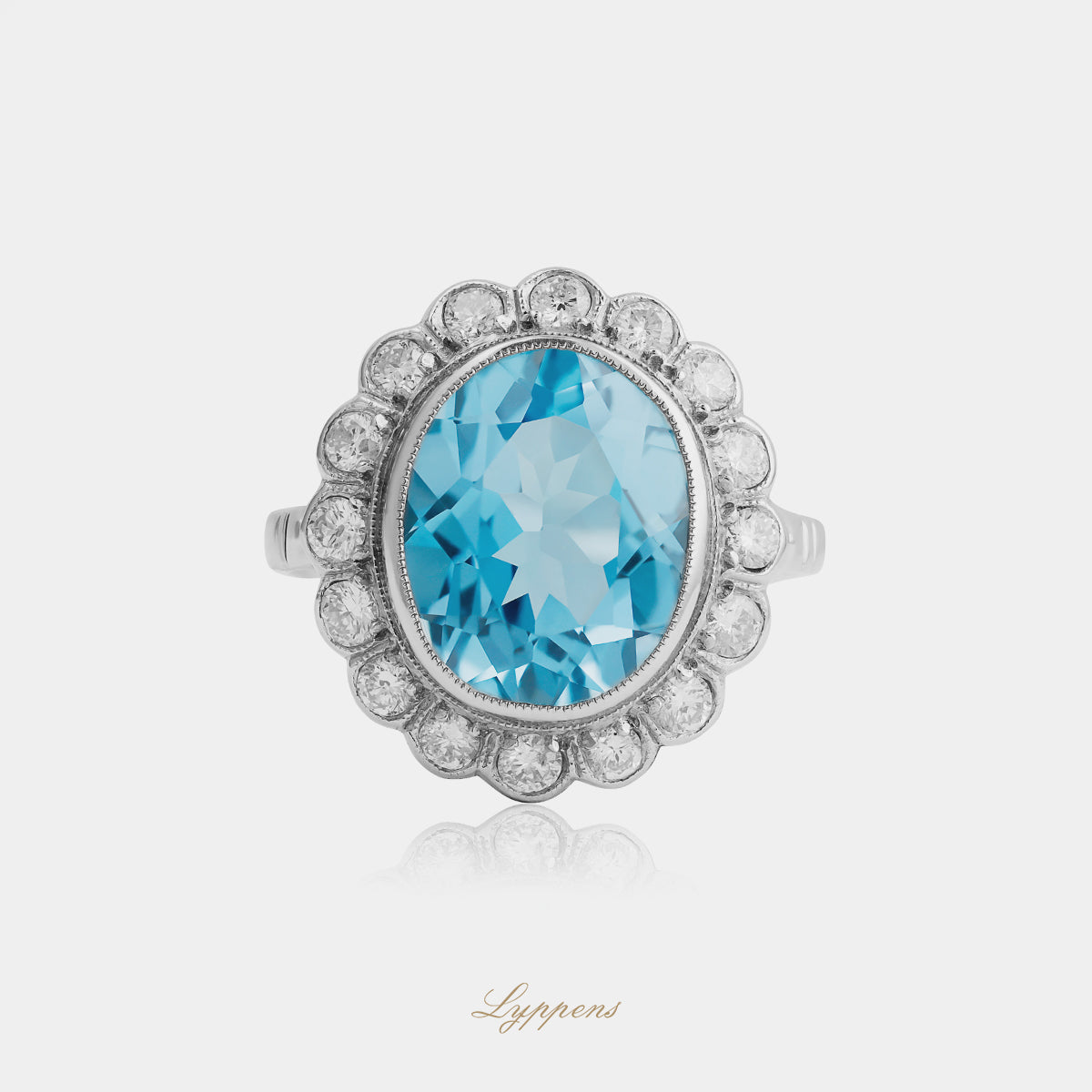 14kt witgouden vintage entourage ring met ovale sky blue topaas en briljant diamant ca. 0.50ct G VS