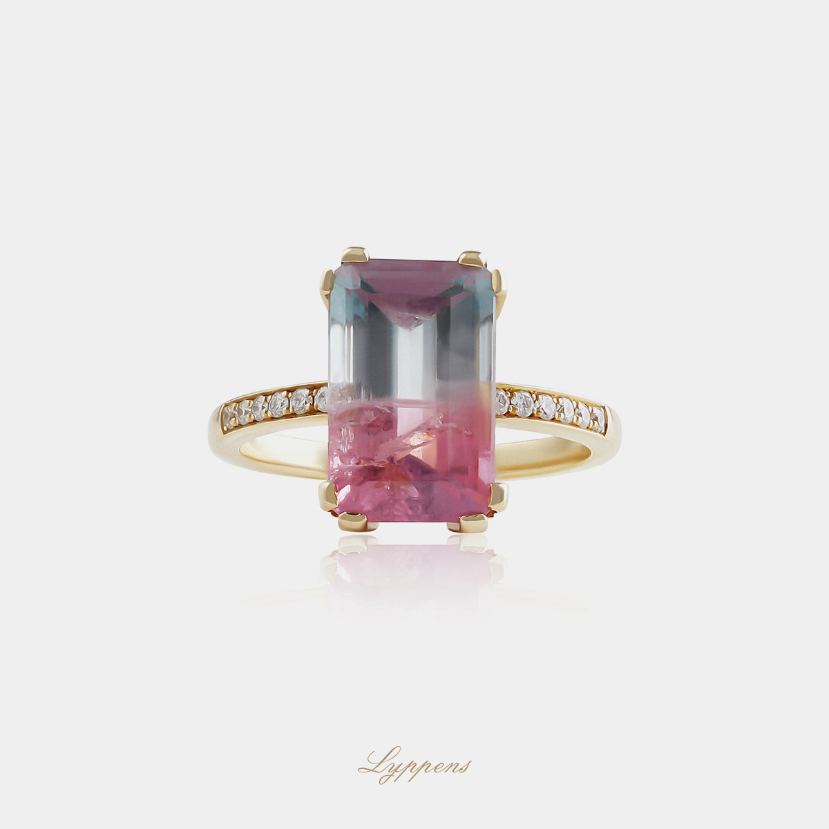 14kt roségouden vintage ring met emerald geslepen watermeloen toermalijn en briljant geslepen diamanten op de ringscheen