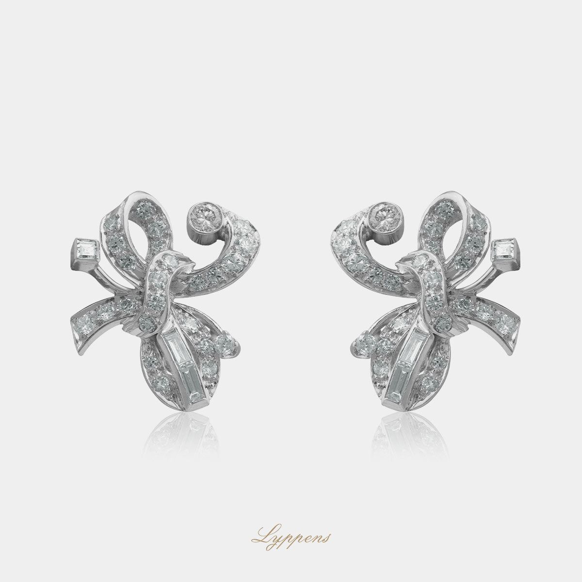 Witgouden en platina Art Deco oorbellen met diamant