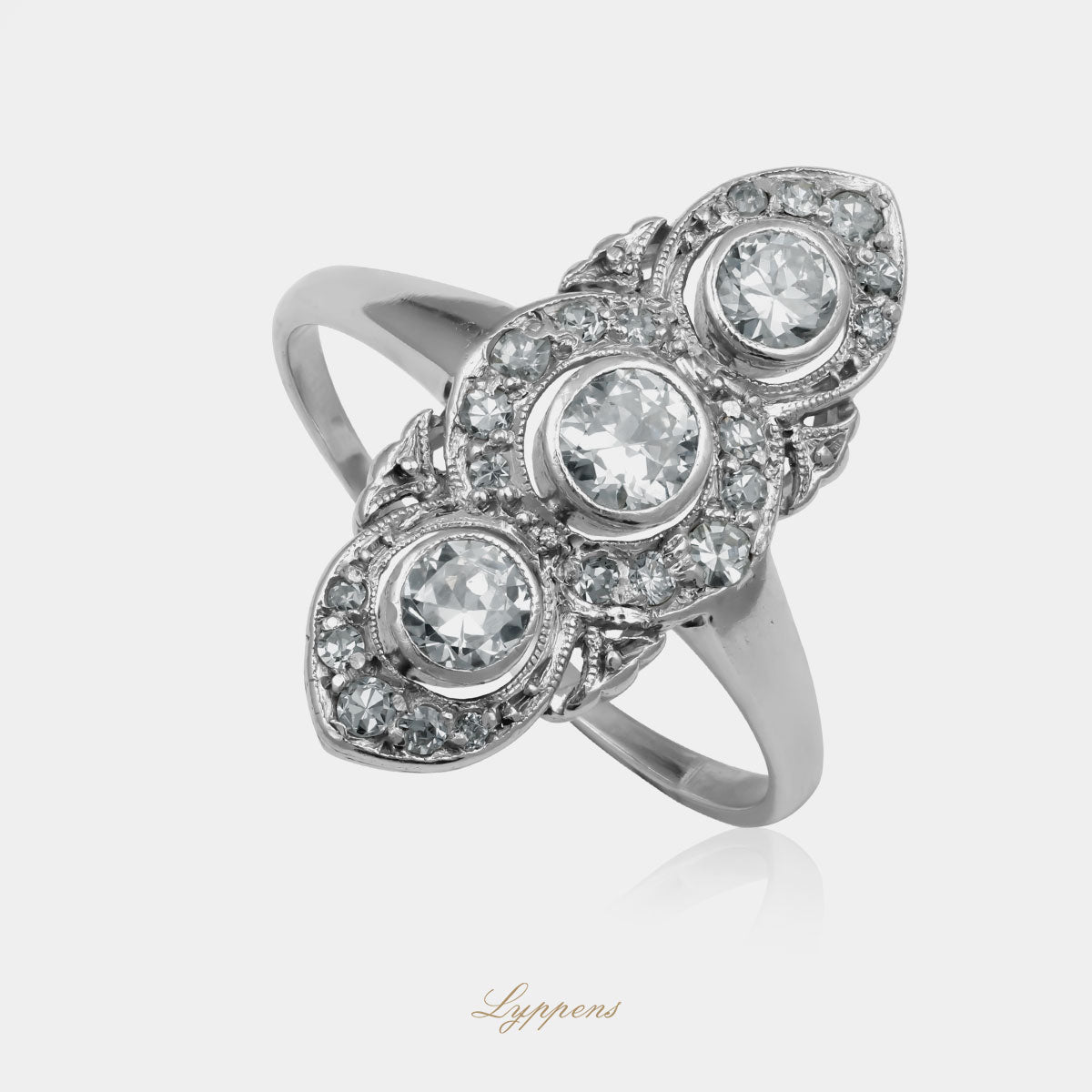 Vintage Art Deco ring uit de jaren 1920 in 14 karaat witgoud met geometrisch design, oud briljant geslepen diamant centraal gezet, omringd door achtkant diamant