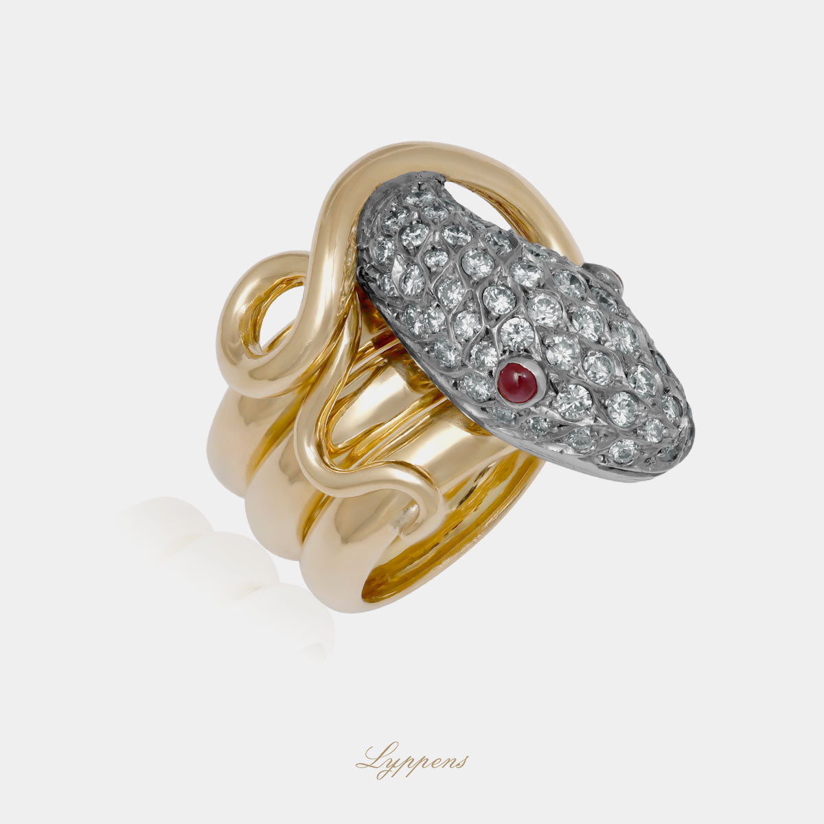 Geelgouden vintage slangen ring met briljant geslepen diamant en robijn.