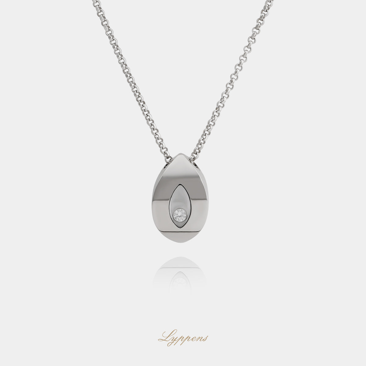 White gold Chopard happy diamonds necklace with a diamond