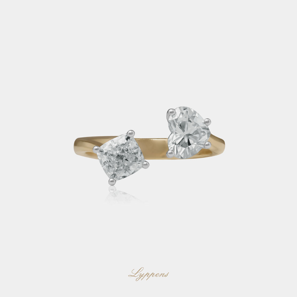 18kt geel- en witgouden toi et moi ring met hart geslepen diamant 1.00 ct G VS2 en cushion geslepen diamant 0.96 ct D VS2, HRD en GIA gecertificeerd