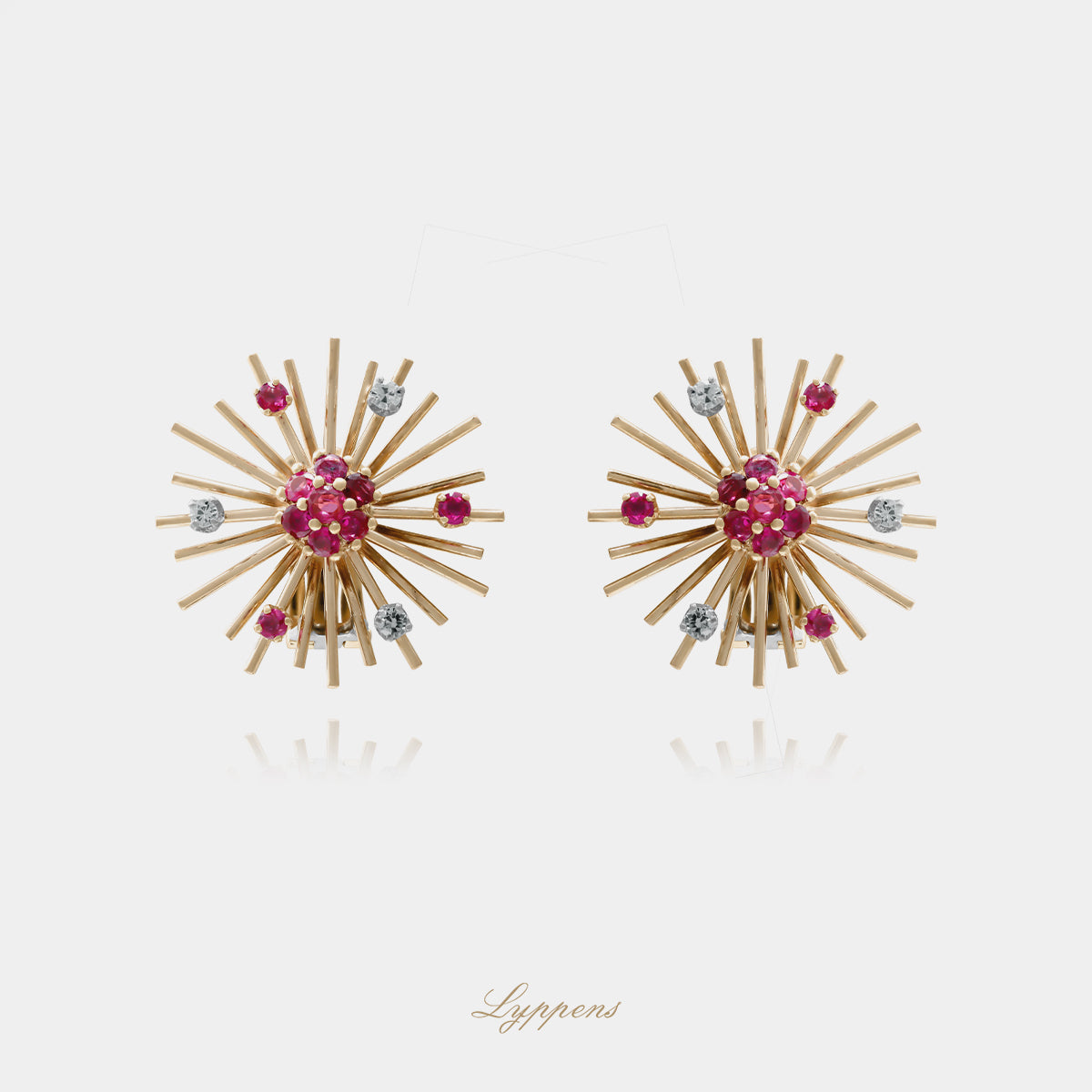 14kt geelgouden vintage jaren '60 cosmos oorclips gezet met robijn en diamant