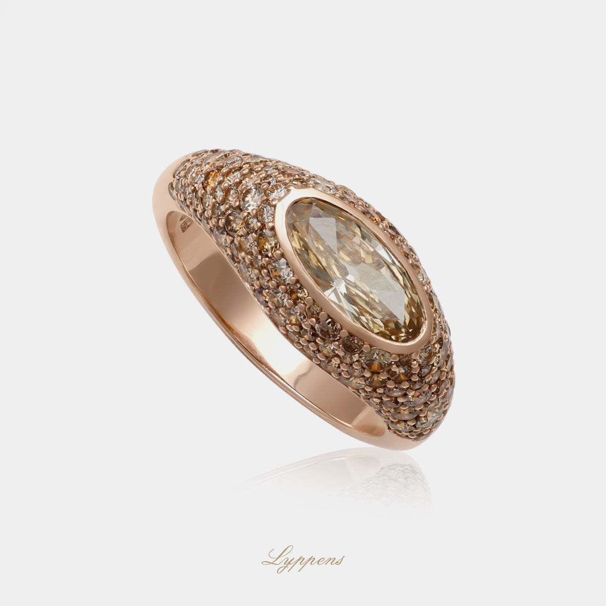 Bolle ring in 18 karaat roségoud met centrale bruine diamant van 0.72ct en pavé gezette briljant geslepen diamanten in warme bruintinten.