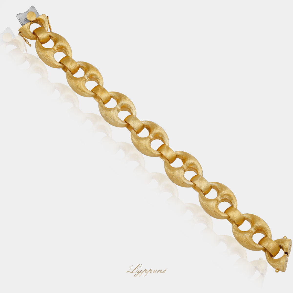 Italiaanse vintage koffieboon armband uit de jaren 70 in 18 karaat geelgoud met handmatig aangebrachte rigato gravure en gematteerde glans