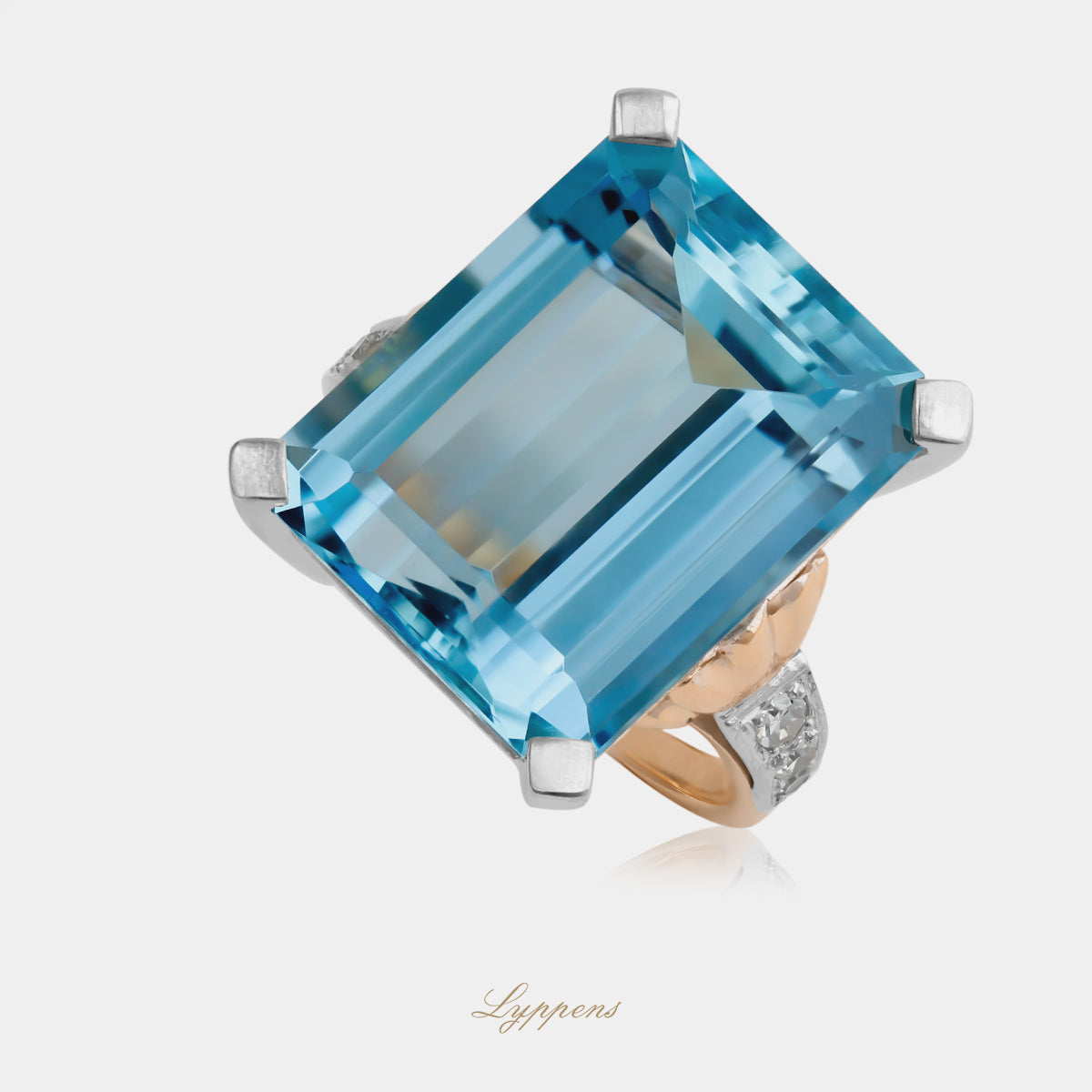 Rosé- met witgouden ring met aquamarijn en diamant