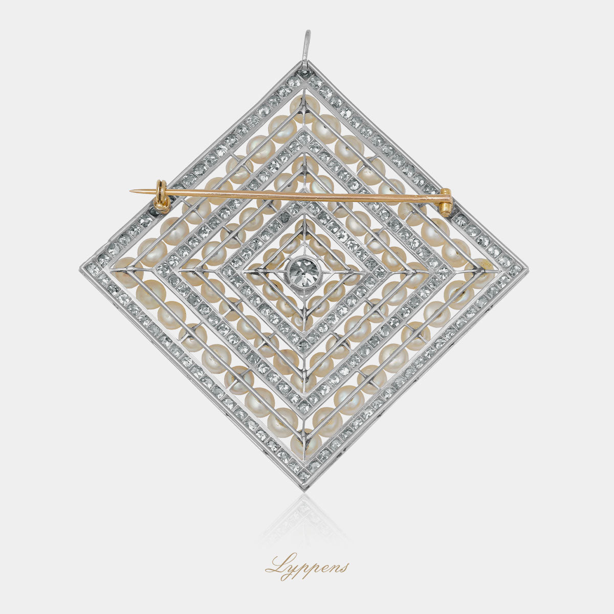 platinum Art Deco brooch with diamonds and pearls