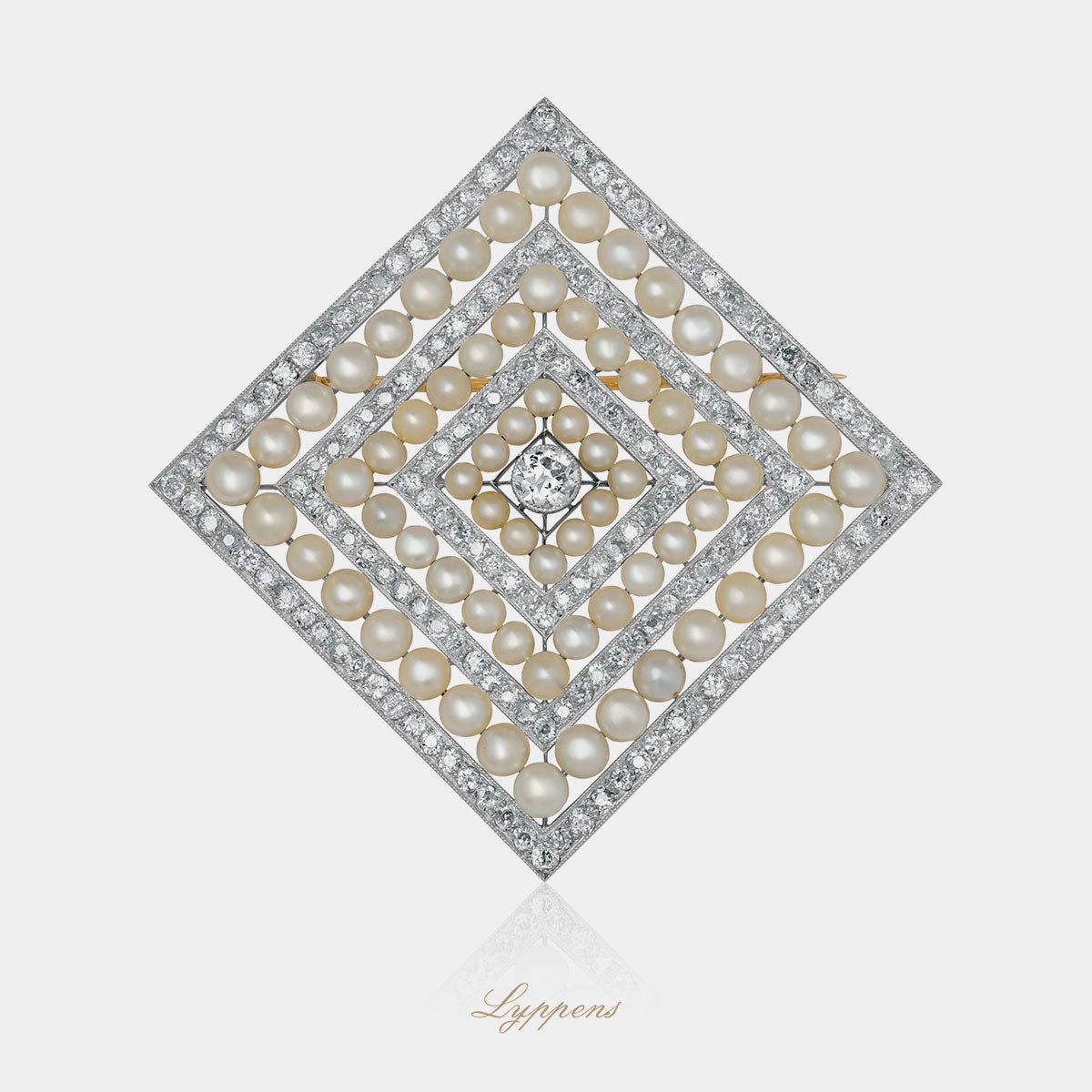 platinum Art Deco brooch with diamonds and pearls