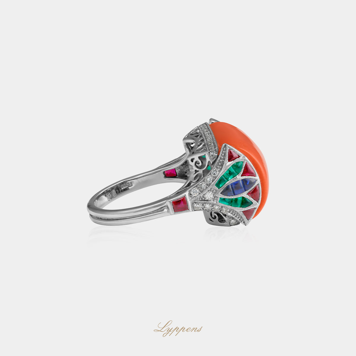 Platina vintage ring met bloedkoraal, diamant en saffier smaragd robijn, Egyptisch motief