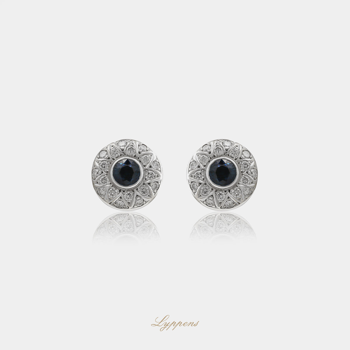 14kt geel- en witgouden vintage oorstekers met rond geslepen blauwe saffier en ca. 0.70ct briljant geslepen diamant