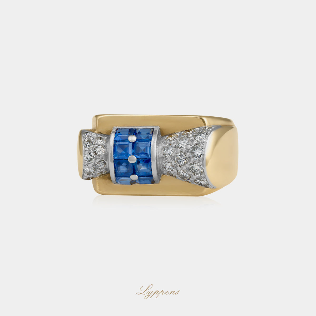 18kt geelgouden vintage jaren 40 ring met vierkant geslepen saffier en ca. 0.50ct briljant geslepen diamant