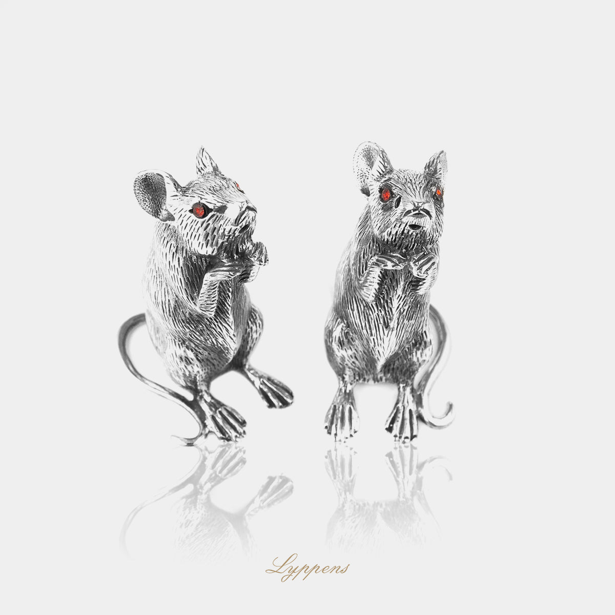 Eerste gehalte zilveren peper en zout stel in de vorm van twee muizen.