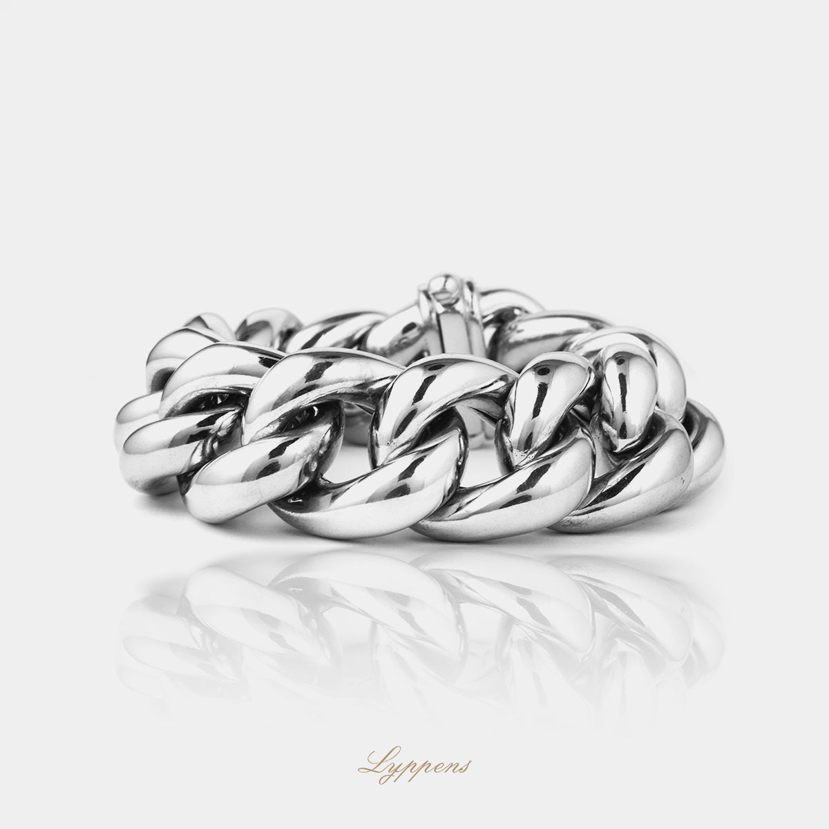 Zilveren gourmet schakelarmband opgebouwd uit bolle schakels.