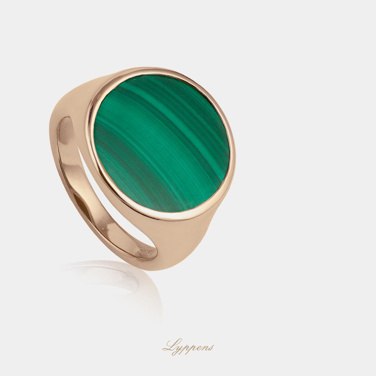 Roségouden zegelring gezet met een rond geslepen malachiet.