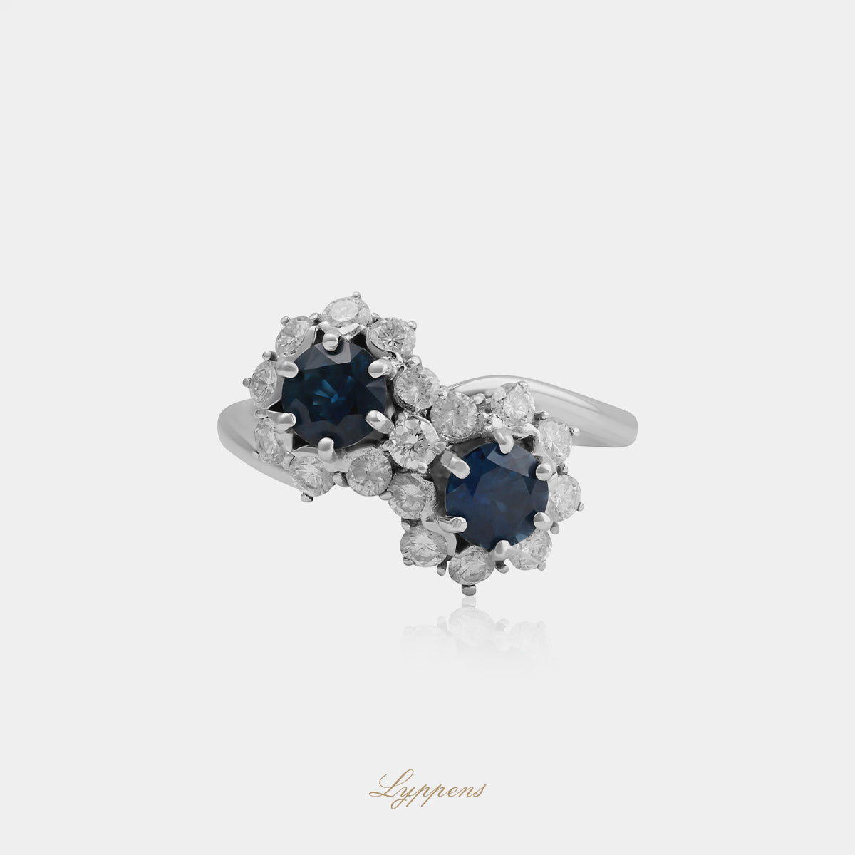 18kt witgouden toi et moi ring met saffier en diamanten entourage ca. 0.78ct G VVS