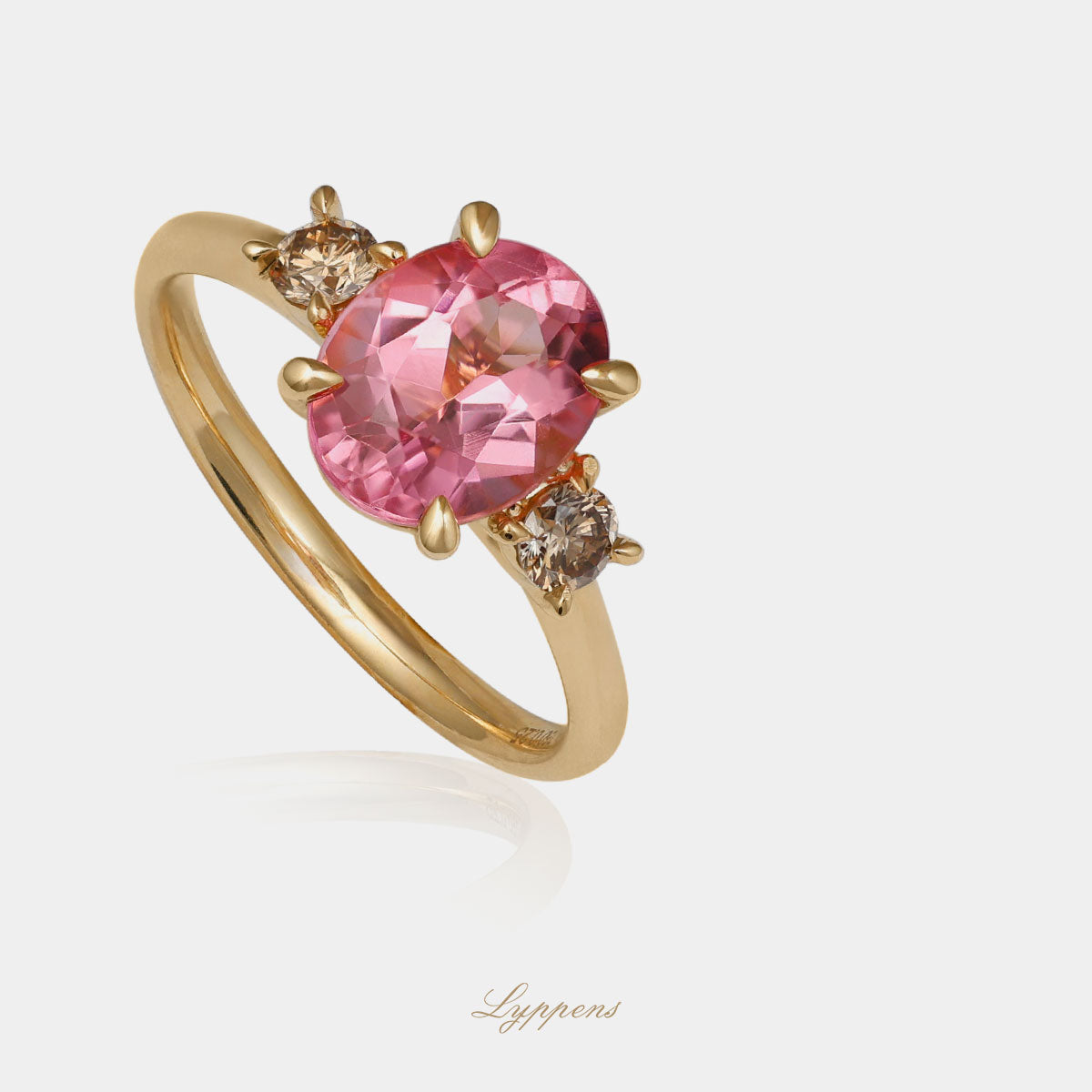 Yellow gold ring with tourmaline and diamonds