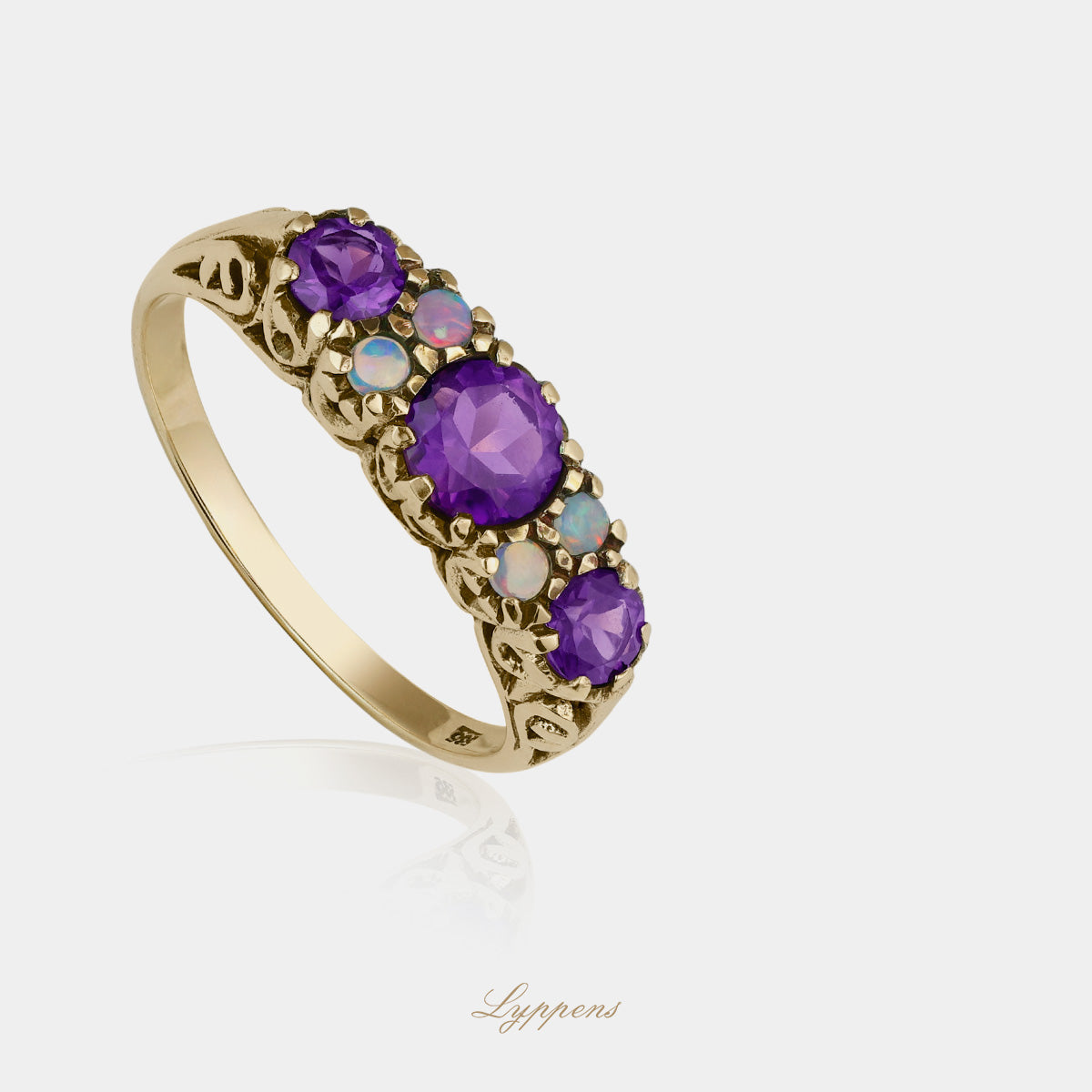 Yellow gold ring with amethyst and opal