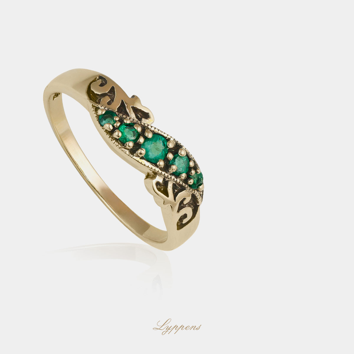 Yellow gold ring with emerald