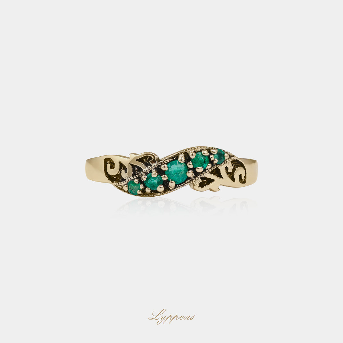 Yellow gold ring with emerald