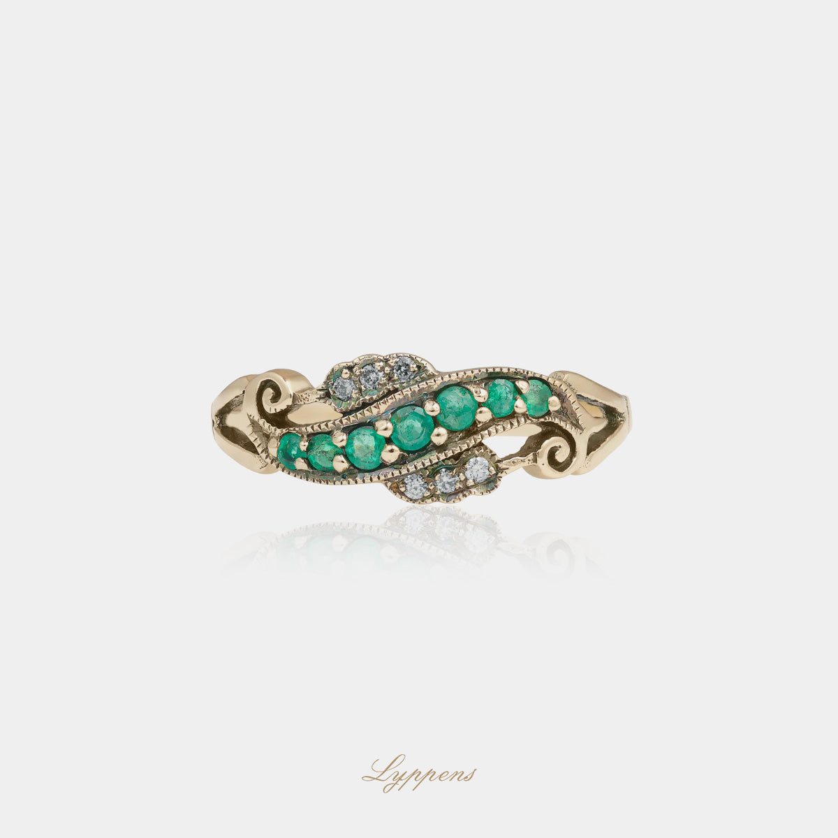 Yellow gold ring with emerald and diamonds