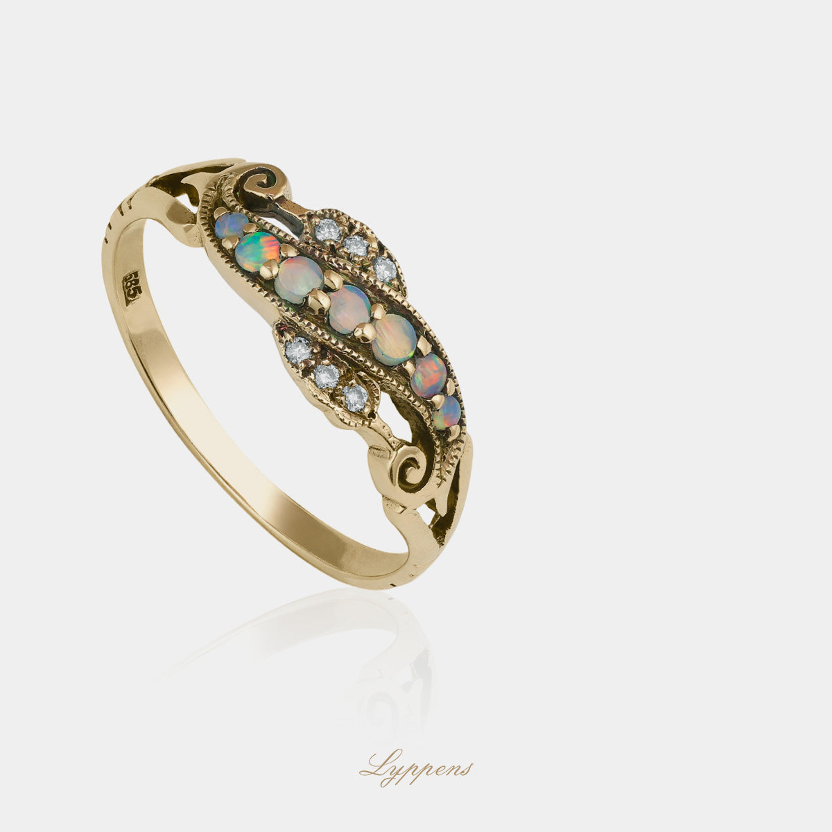 Yellow gold ring with opal and diamonds