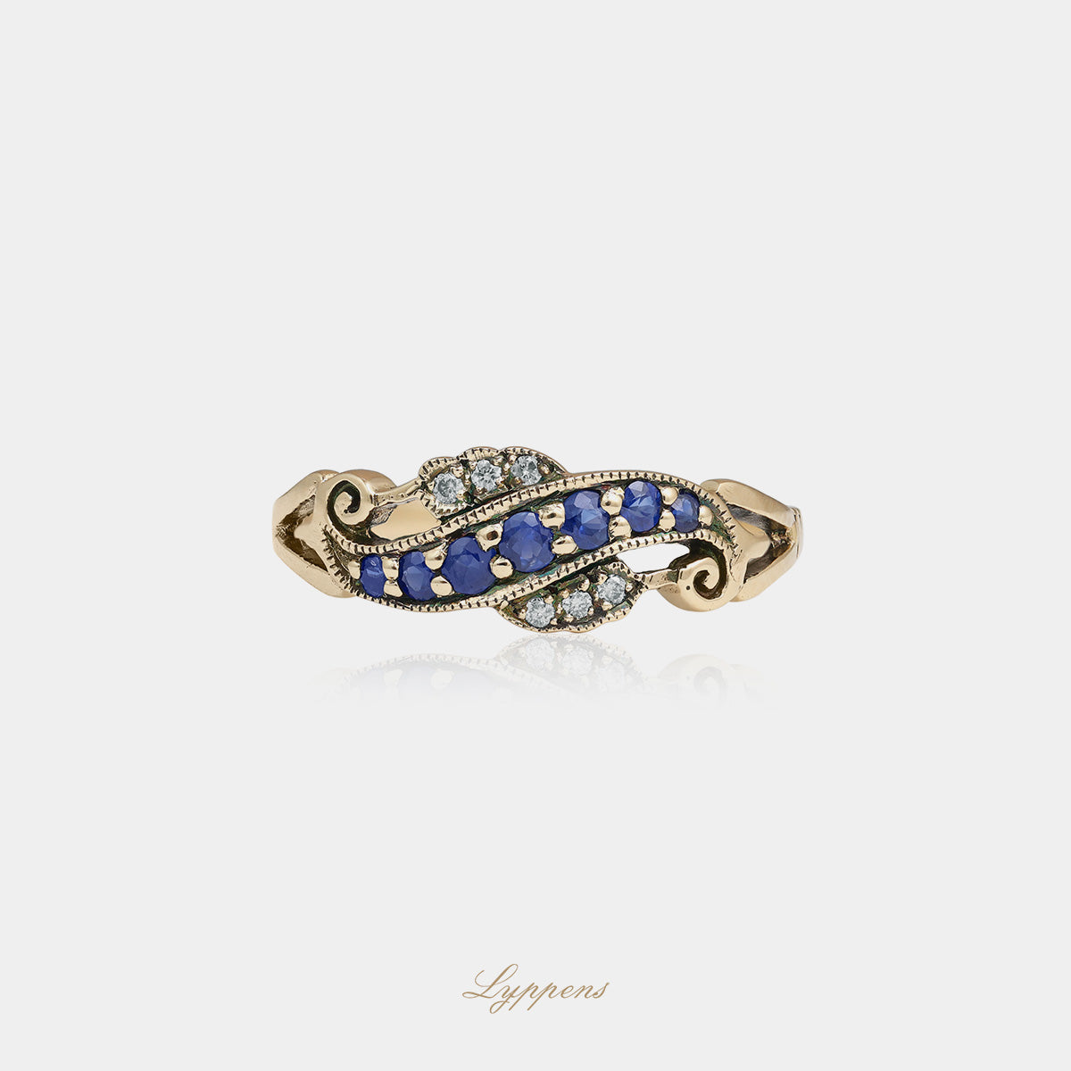 Yellow gold ring with sapphire and diamonds