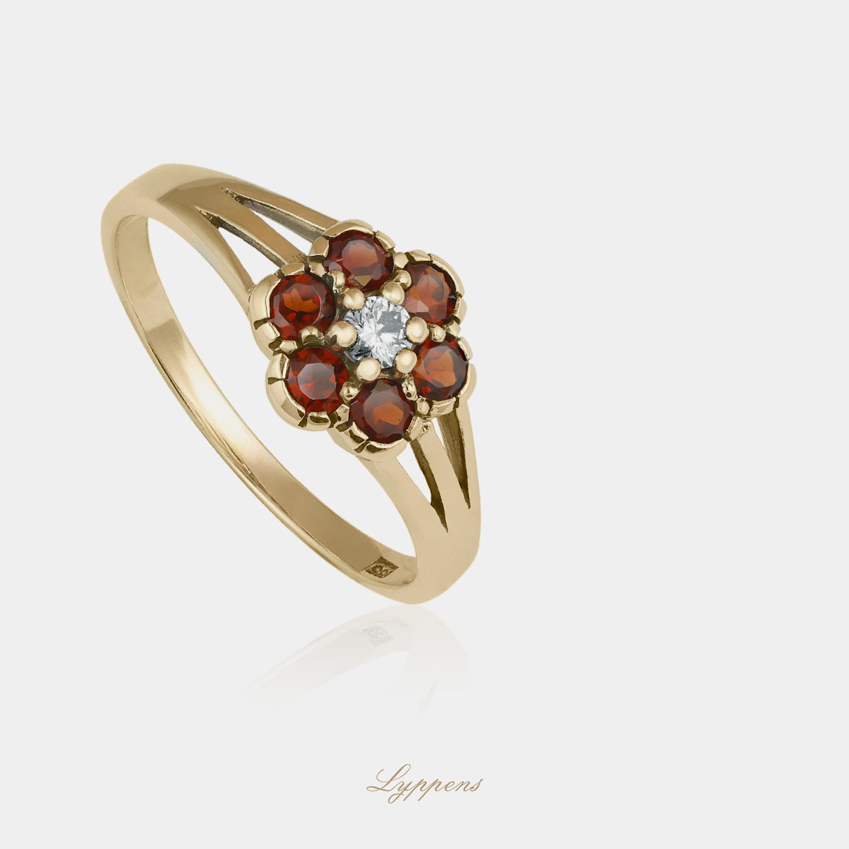 Yellow gold ring with diamond and garnets