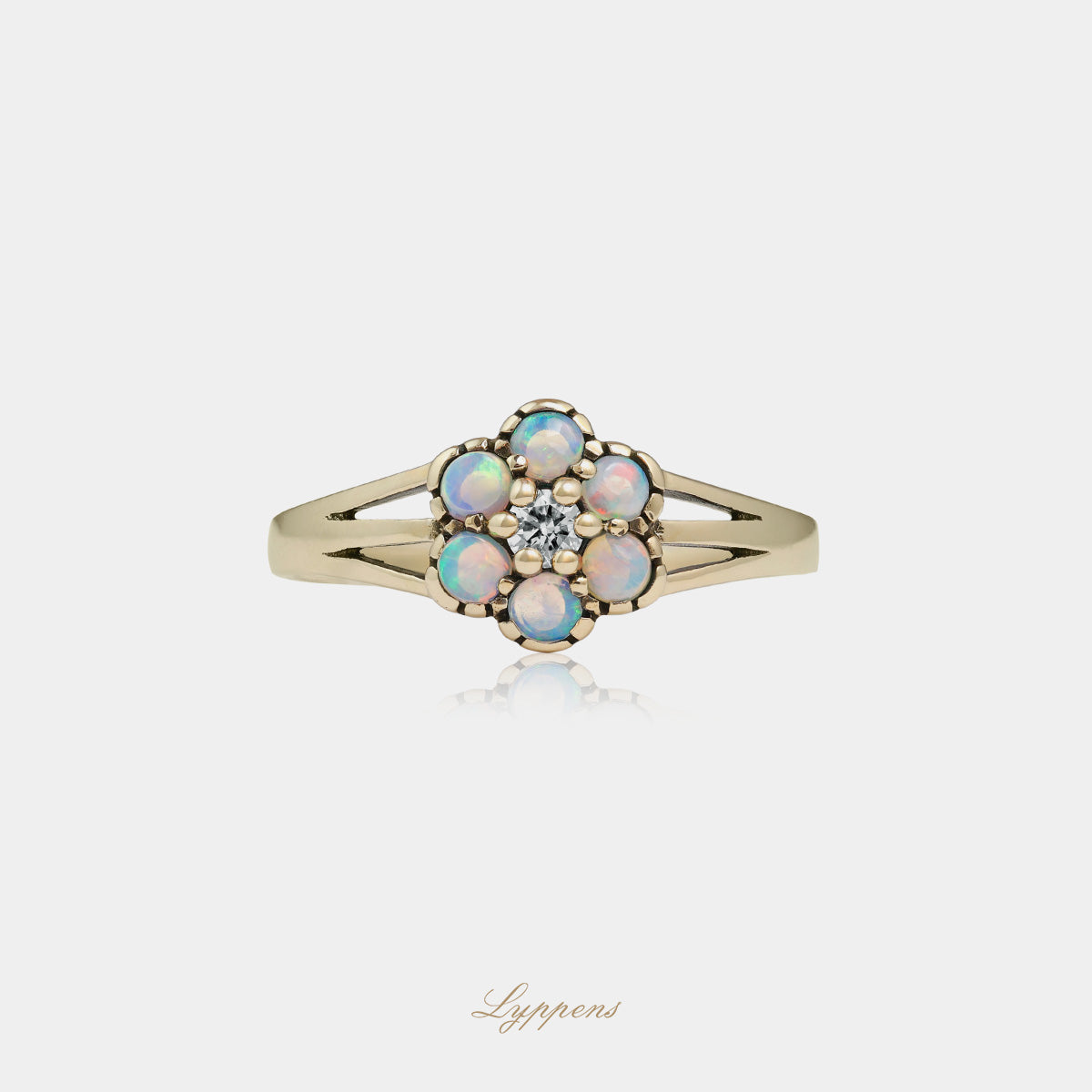 Yellow gold ring with opal and diamond