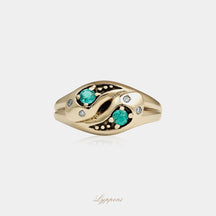  Yellow gold with emerald and diamonds