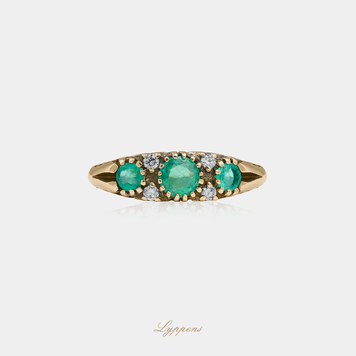 Yellow gold ring with emerald and diamonds