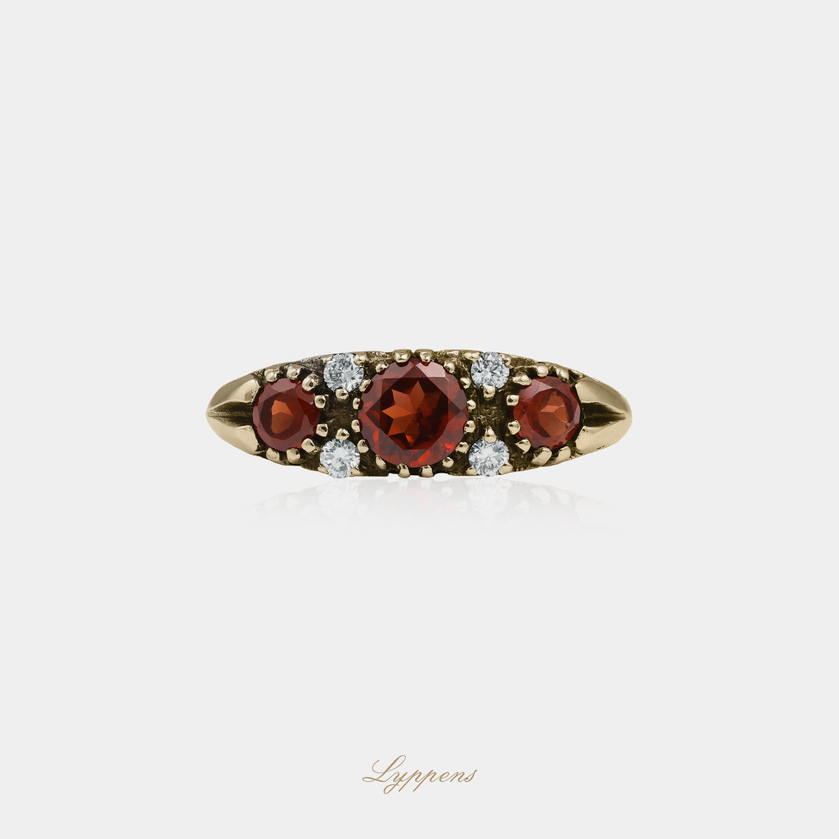 Yellow gold ring with garnet and diamonds